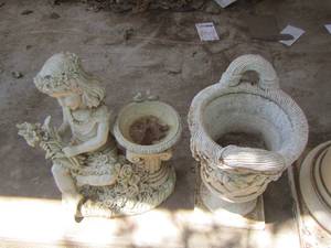 lot 1677 image: outdoor yard dcor