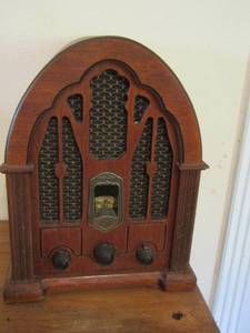lot 1688 image: VINTAGE GE  Radio