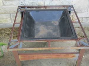 lot 1695 image: fire pit with no cover rusty