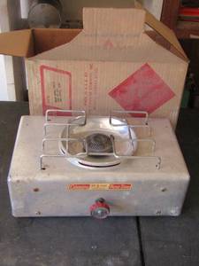 lot 1699 image: VINTAGE Coleman LP Picnic Stove