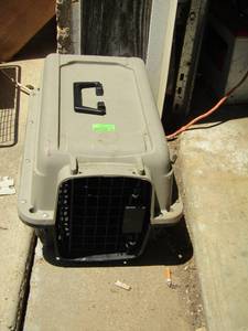 lot 1702 image: small animal crate