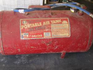lot 1704 image: Portable 7 gallon air tank