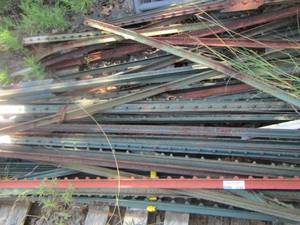 lot 1743 image: lots of T posts