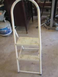 lot 1747 image: 2 step step ladder