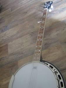 lot 748 image: Remo Weathering  Banjo Sentara