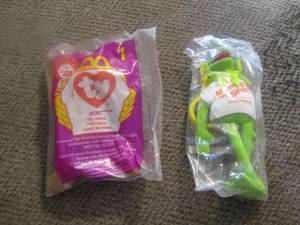 lot 713 image: kermet the frog and doby the dog beanie baby