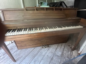 lot 1561 image: Graito piano #7018 walnut