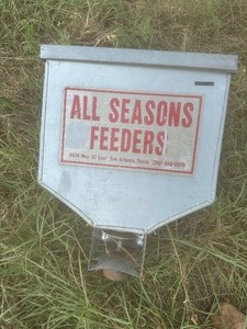 lot 1859 image: ALL SEASONS FEEDERS - HOPPER WITH THE ABILITY TO HOOK TO 4 WHEELER OR TRUCK, HAS A PLUG FOR THE LIGHTER & A PUSH BUTTON TO DROP  FEED