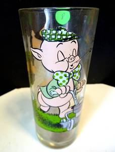 lot 8 image: VINTAGE Porky Pig and Petunia Pig Vintage Pepsi Collector Series Glass warner Bros inc. 1973