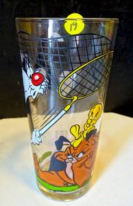 lot 19 image: Vintage 1976 Pepsi Collector Series Sylvester & Tweety Bird Glass $$