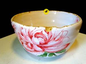 lot 48 image: PINK PEONI BOWL AS SHOWN - CHECK COMPS