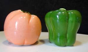 lot 87 image: VINTAGE SALT & PEPPER SHAKERS - TOMATO & PEPPER