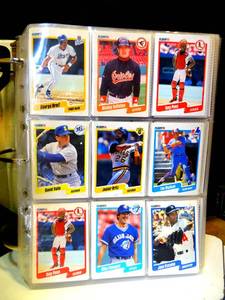 lot 95 image: BIGGER BINDER - 1188 BASEBALL CARDS