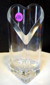 lot 106 image: MADE IN TURKEY - HEAVY LEADED GLASS HEART VASE