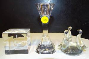lot 109 image: ASSORTMENT OF LEADED GLASS FIGURES AND CANDLE HOLDER