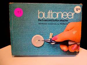 lot 193 image: VINTAGE ORIGINAL BUTTONEER BY RONCO