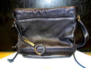 lot 203 image: LIKE NEW - LOVELY WOMENS VINCE CAMUTO PURSE