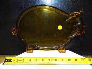 lot 227 image: $$ VINTAGE 1970s TIARA AMBER GLASS PIGGY TRAY - APPROX 13 X 8.5