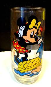 lot 229 image: Minnie Mouse Pepsi Collector Glass Picnic Cowboys Indians Walt Disney 1978