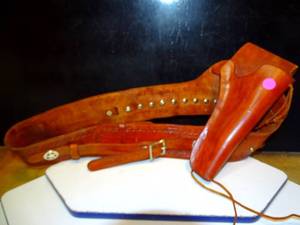 lot 282 image: BEAUTIFUL HANDMADE CUSTOM LEATHER HOLSTER $$$