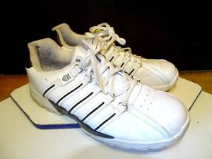 lot 318 image: MENS K-SWISS ATHLETIC SHOES 02537102 - SIZE 13 $$