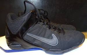 lot 319 image: MENS NIKE Air Visi Pro 4 Triple Black - Nike - 599569 012 - SIZE 13