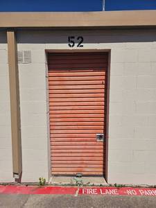 lot 62 image: E52 - 6 X 10 DELIQUENT UNIT SELL OFF - BEDROOM, ART, AND TOTES