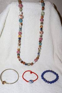 lot 122 image: Jewelry Asian themed, see all photos for individual pieces