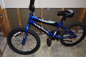 lot 9 image: Huffy 20 Blue Rock It bicycle