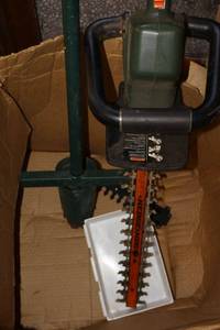 lot 28 image: Electric hedge trimmer, Hound dog garden tool