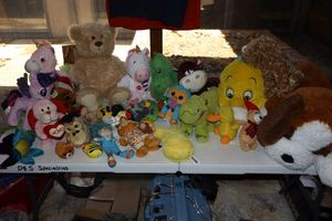 lot 32 image: Plush toys and animals