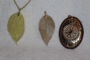 lot 59 image: Jewelry Gold leaf pendants and gold pendant with cats eye beads