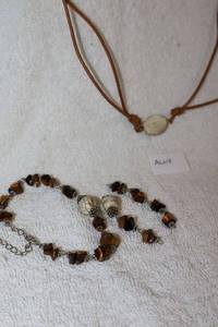 lot 60 image: Jewelry brown stone bracelet plus extenders and agate stone necklace