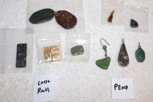 lot 66 image: Jewelry loose stone beads and pendants