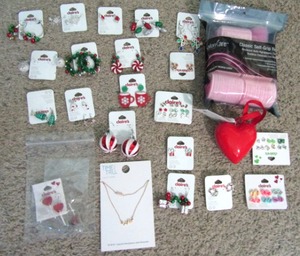 lot 157 image: Assorted Christmas fashion jewelry and hair curlers