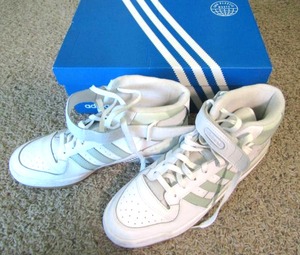 lot 159 image: Adidas athletic shoes size 11 - Like New