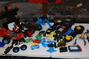 lot 36 image: Toys trucks and transformers