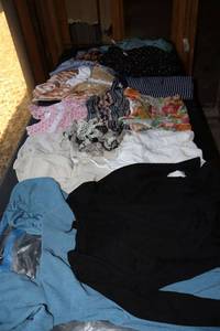 lot 150 image: Womens clothes size M