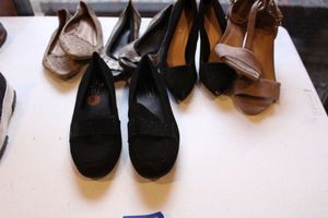 lot 195 image: Womens shoes size 8