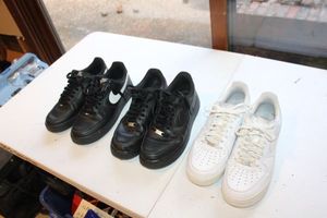 lot 212 image: Black and white Nike tennis shoes