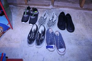 lot 48 image: Shoes Converse and Vans, casual shoes has tag size 5