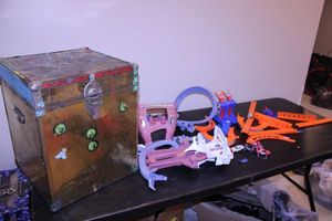 lot 202 image: Toy car tracks and storage trunk