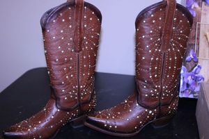 lot 203 image: Wildflowers Bluebonnet Womens beaded boots Bora Camel size 6