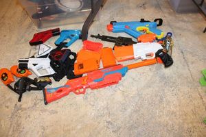 lot 208 image: Toy lot laser tag and Nerf guns