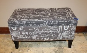 lot 206 image: Upholstered storage bench