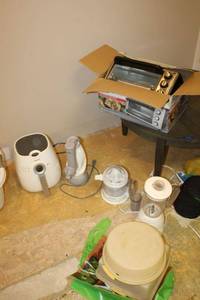 lot 233 image: Kitchen items Black and Decker toaster oven, Philips air fryer, Dessert Bullet, Food processor and more