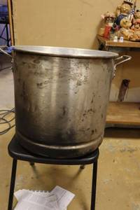 lot 256 image: Large stock pot as shown