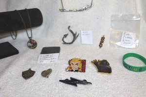 lot 98 image: Jewelry Zelda Game items
