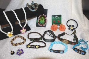 lot 80 image: Jewelry Hawaiian and island items