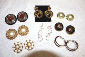 lot 83 image: Jewelry clip earrings